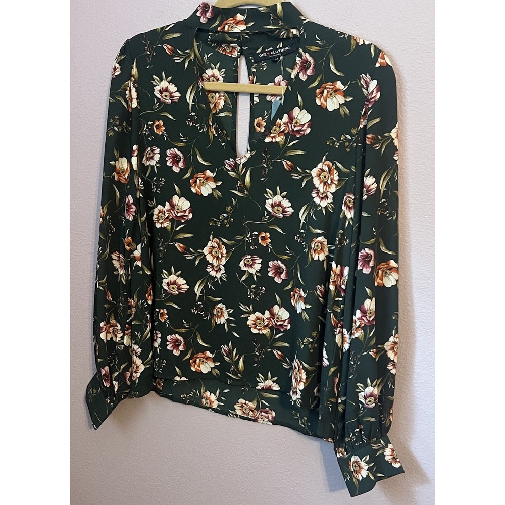 One Clothing Forest Green Floral Blouse Sleeve Cuff Size Medium New with Tags